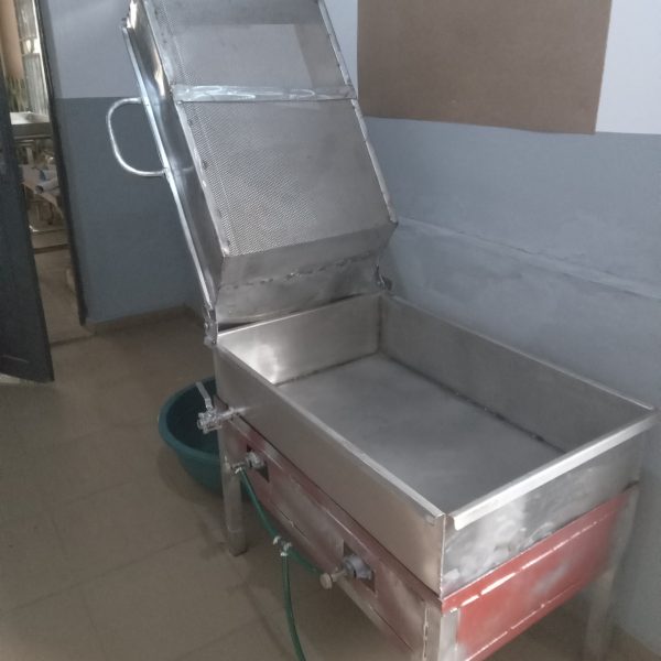 deep fryer with tilt-up