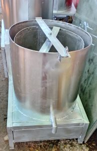 Manual deoiling and dewatering machine