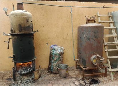 Steam engine and cashew tank