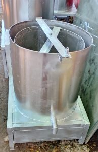 Manual deoiling and dewatering machine